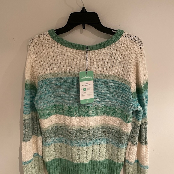 Cabi, mix stitch V - Neck, size medium - Picture 2 of 2